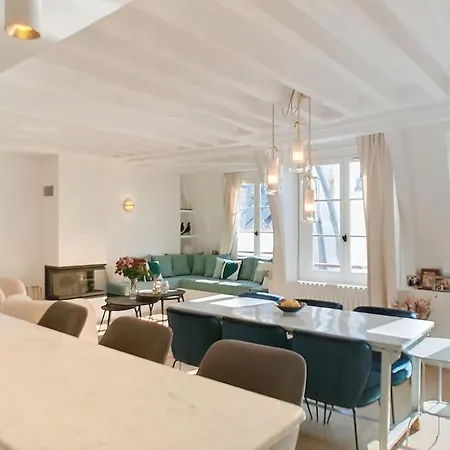 Chic A La Parisienne, - Marais