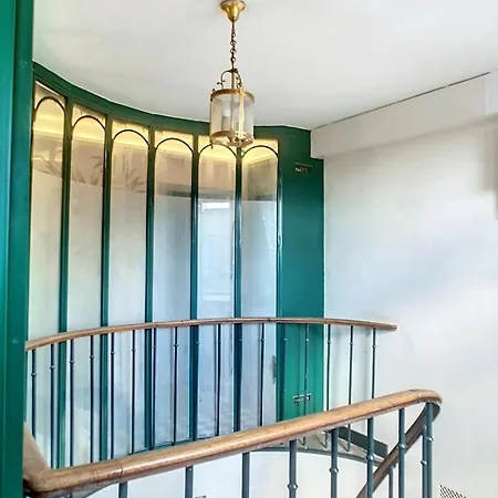 Chic A La Parisienne, - Marais