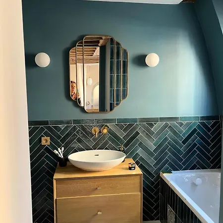 Chic A La Parisienne, - Marais